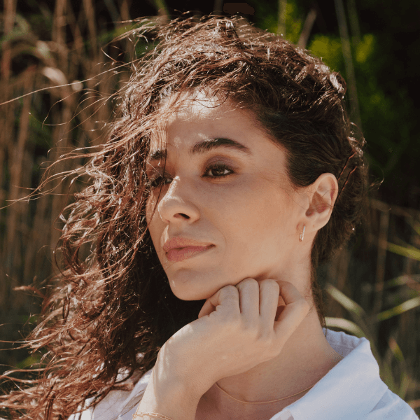 model wearing rectangle hoops
