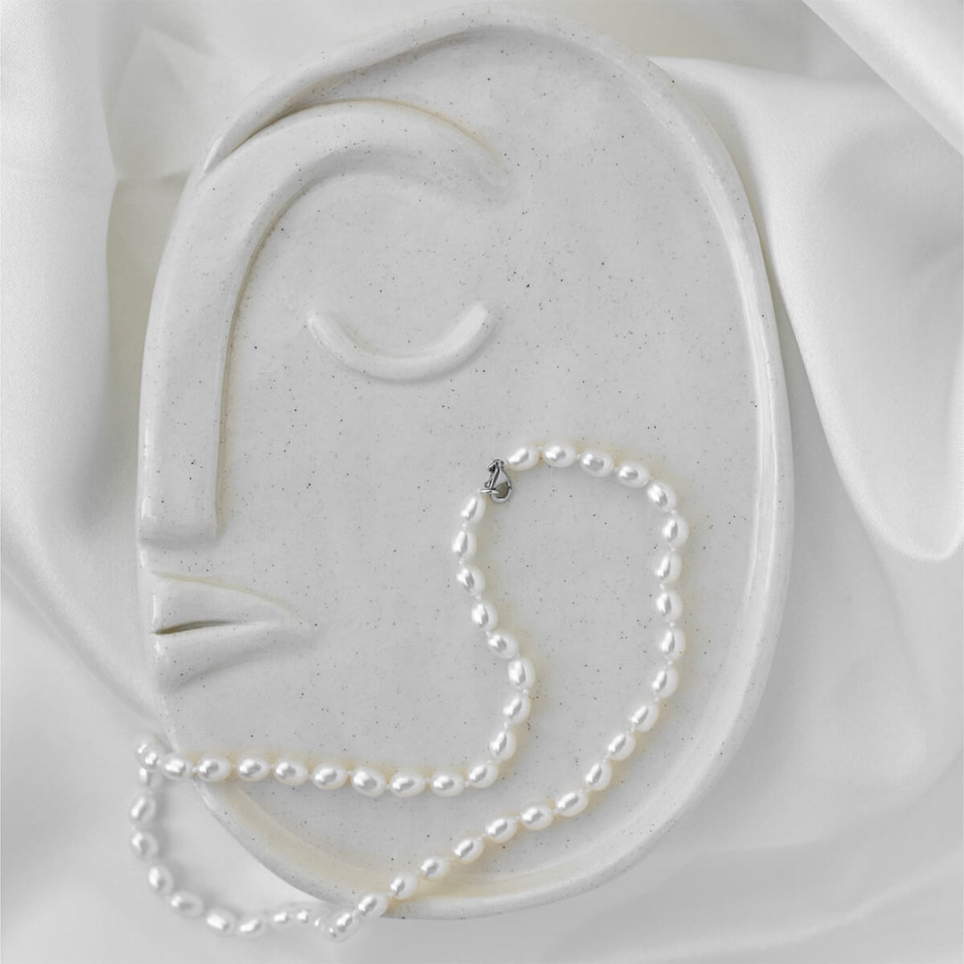 white pearl necklace