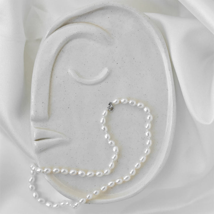 white pearl necklace