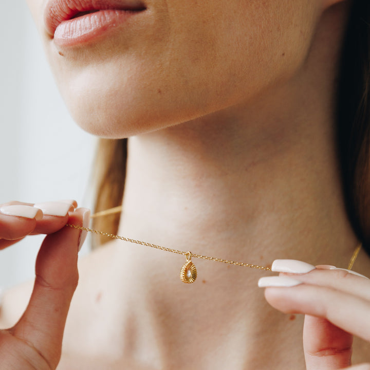 Splash Sparkle Teardrop Gold Necklace
